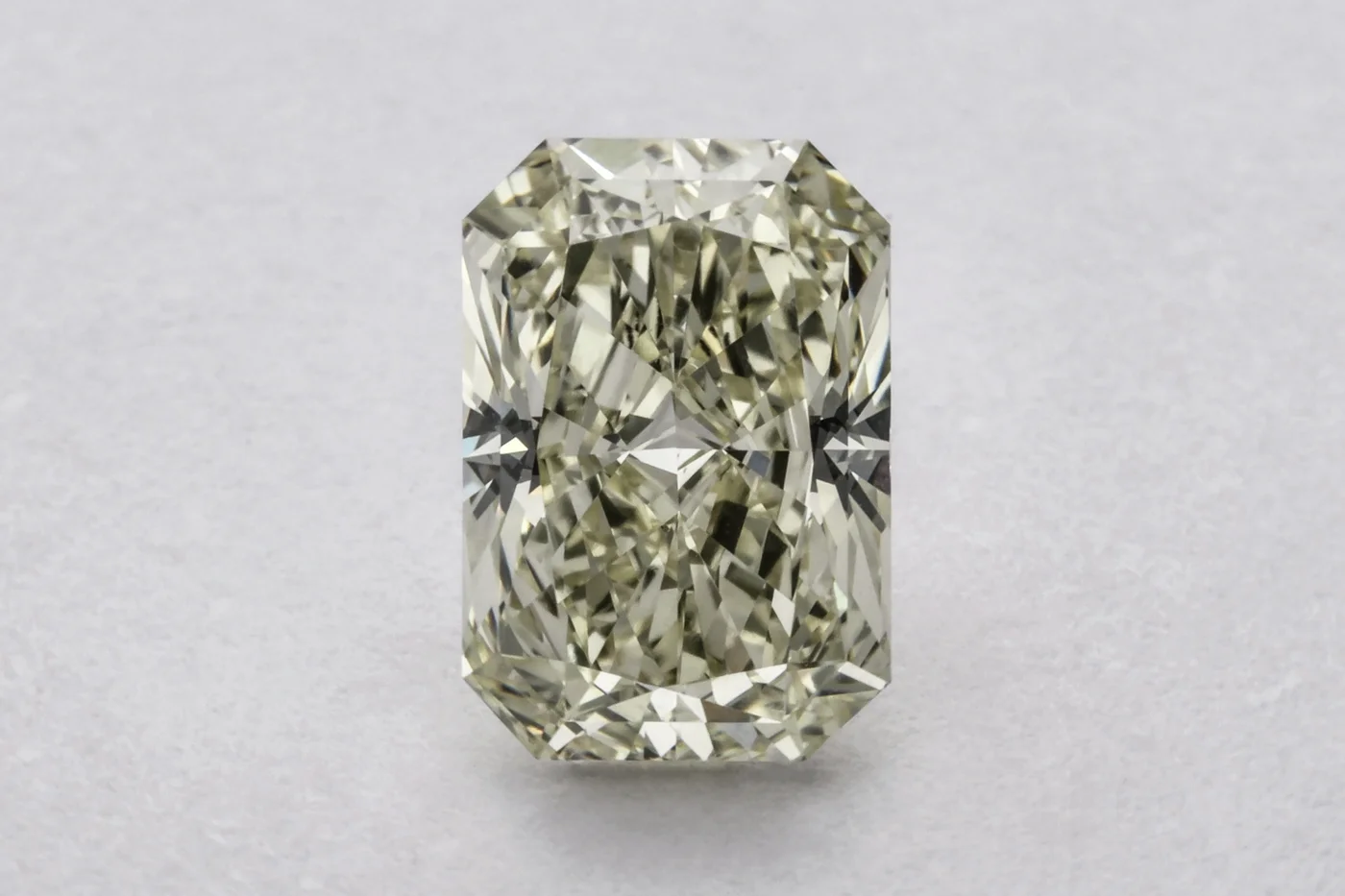 LGD Cut Cornered Rectangular Modified Brilliant 1,25 ct