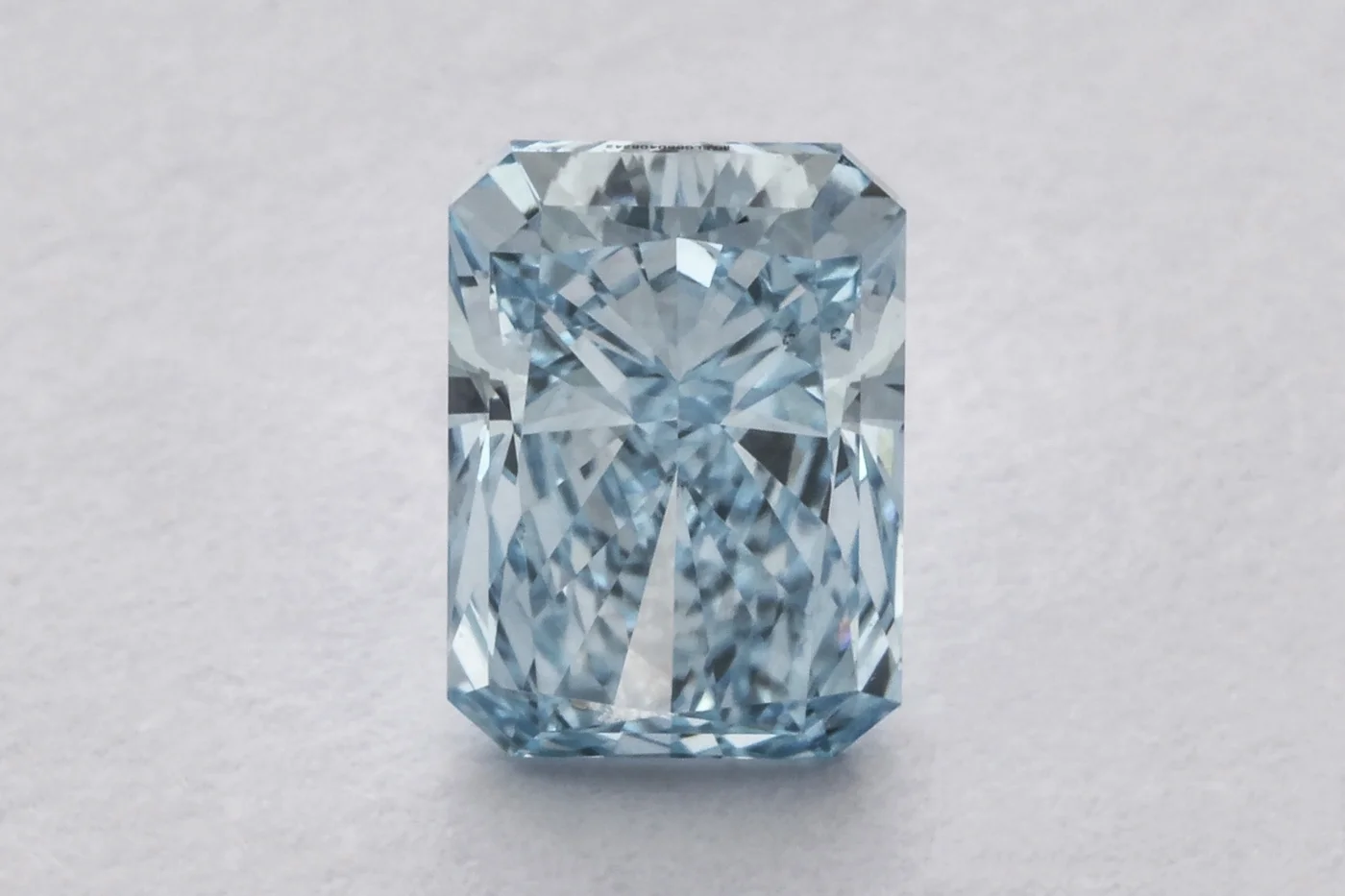 LGD Cut Cornered Rectangular Modified Brilliant 0,76 ct LGD Cut Cornered Rectangular Modified Brilliant 0,76 ct