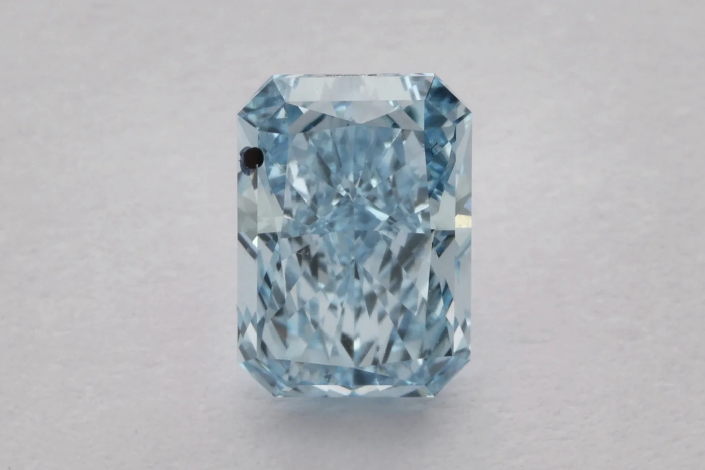 LGD Cut Cornered Rectangular Modified Brilliant 0,85 ct LGD Cut Cornered Rectangular Modified Brilliant 0,85 ct