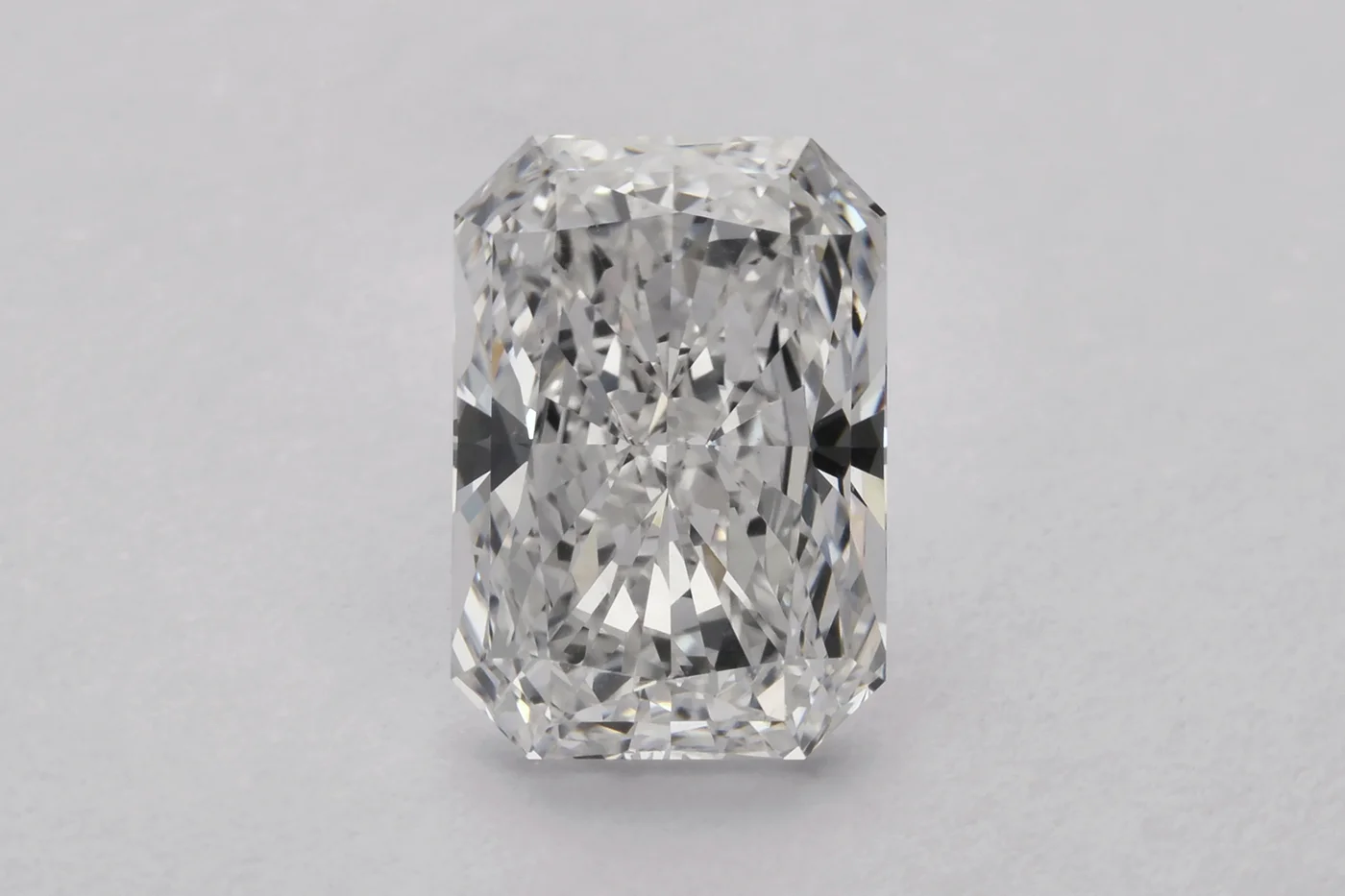 LGD Cut Cornered Rectangular Modified Brilliant 2,20 ct