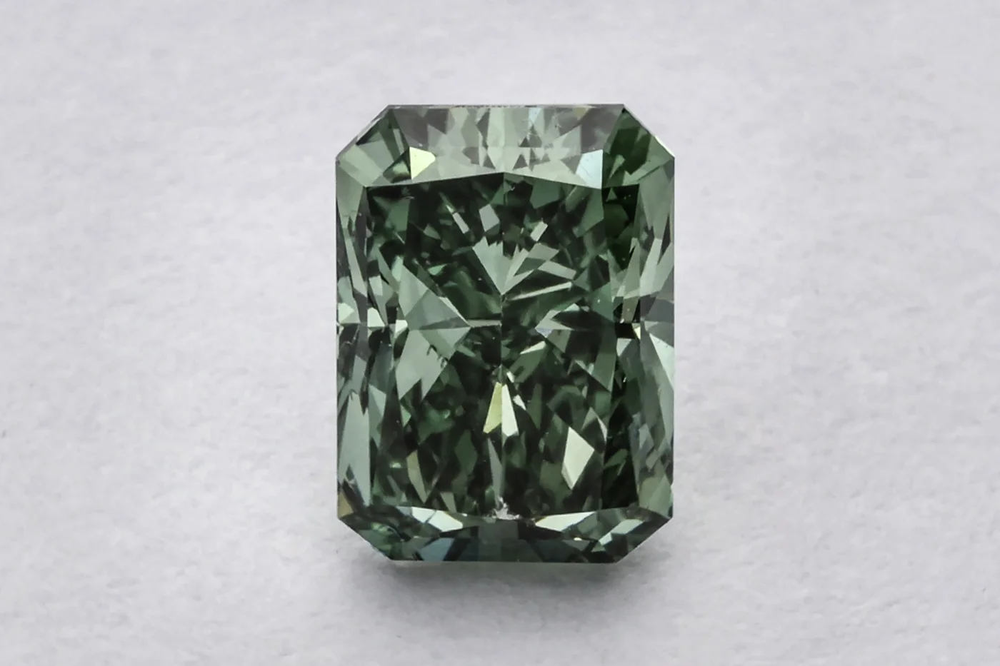 LGD Cut Cornered Rectangular Modified Brilliant 0,81 ct LGD Cut Cornered Rectangular Modified Brilliant 0,81 ct