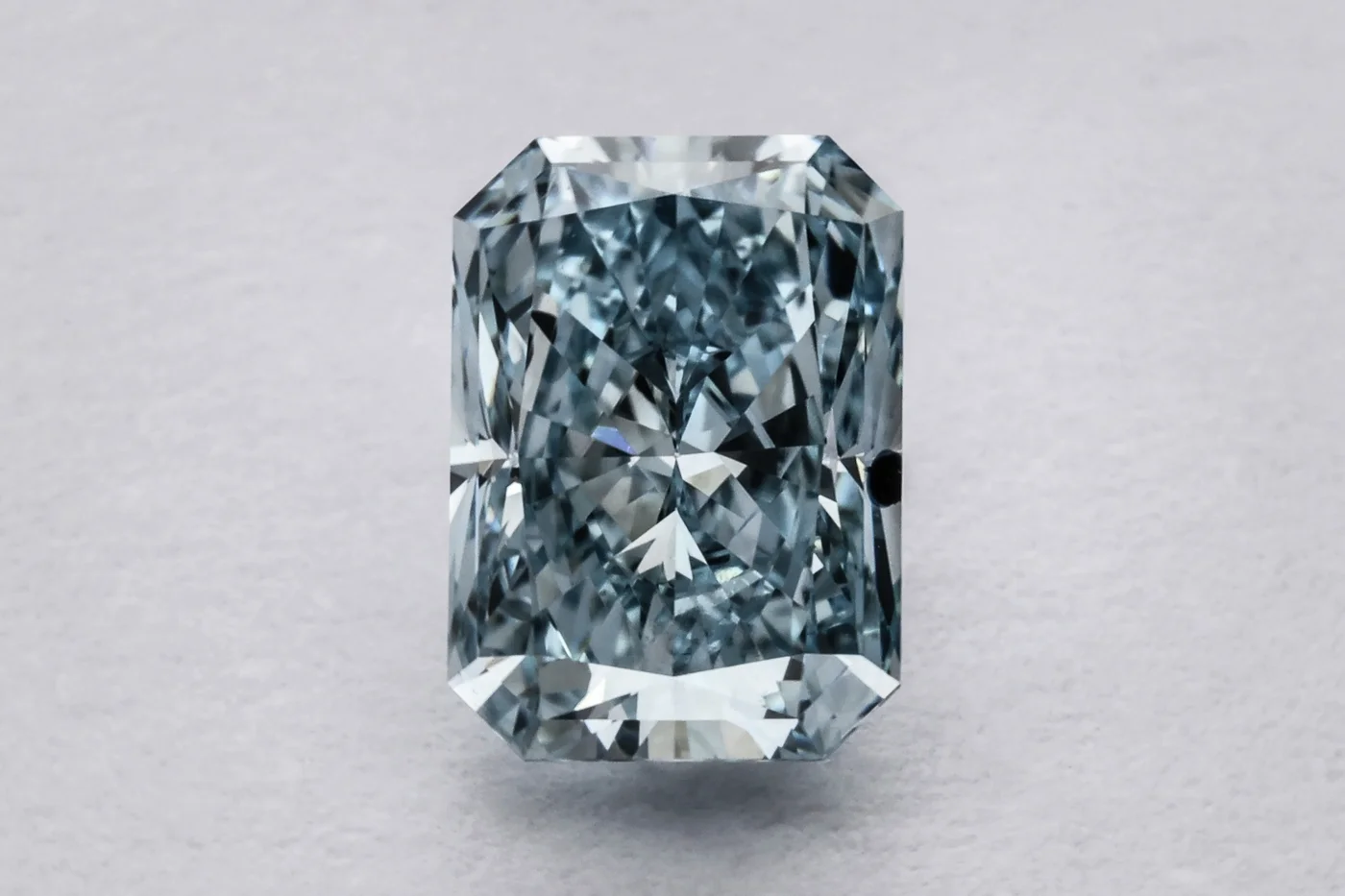 LGD Cut Cornered Rectangular Modified Brilliant 0,84 ct LGD Cut Cornered Rectangular Modified Brilliant 0,84 ct