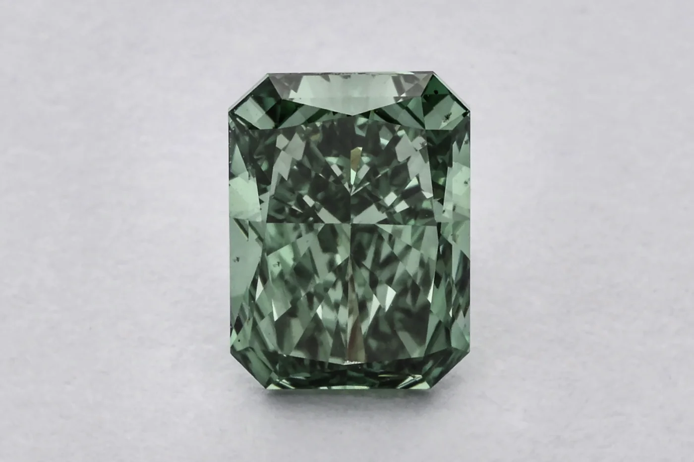 LGD Cut Cornered Rectangular Modified Brilliant 0,90 ct LGD Cut Cornered Rectangular Modified Brilliant 0,90 ct
