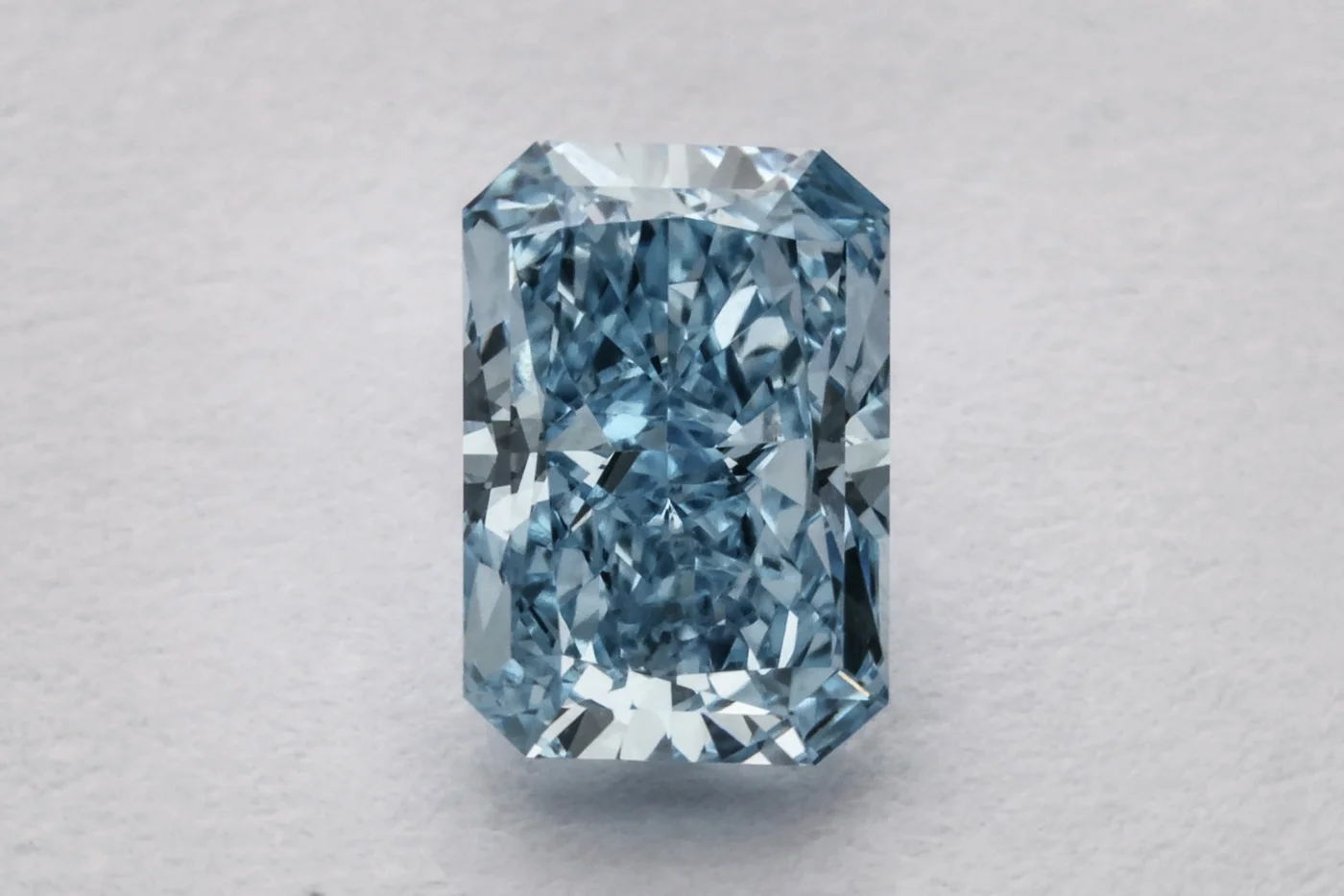 LGD Cut Cornered Rectangular Modified Brilliant 0,58 ct LGD Cut Cornered Rectangular Modified Brilliant 0,58 ct