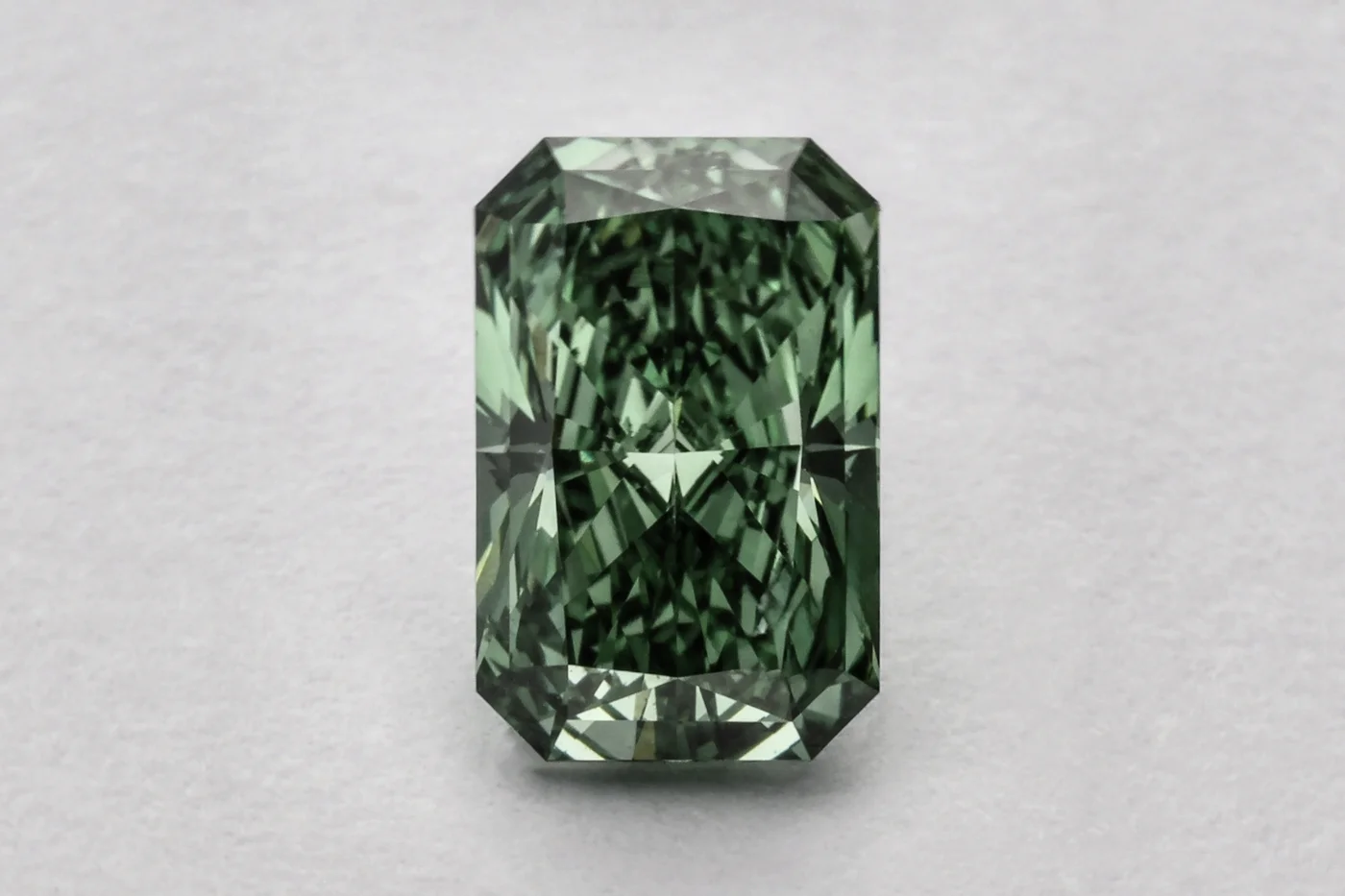 LGD Cut Cornered Rectangular Modified Brilliant 1,01 ct LGD Cut Cornered Rectangular Modified Brilliant 1,01 ct