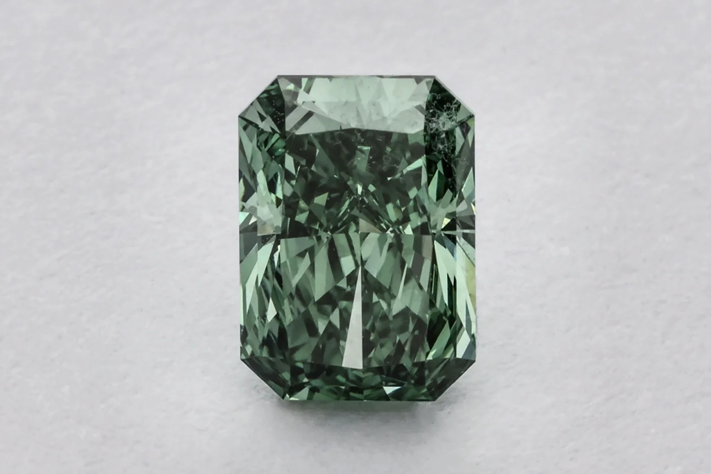 LGD Cut Cornered Rectangular Modified Brilliant 0,81 ct LGD Cut Cornered Rectangular Modified Brilliant 0,81 ct